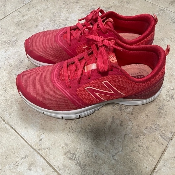 New Balance Women's 711 Mesh Cross-Training Shoe. Size 6 - Picture 5 of 10